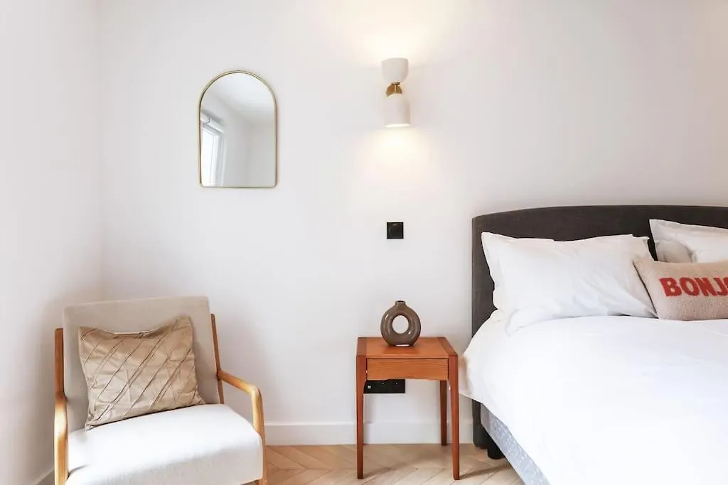 Urban Retreat Brand-New Duplex 2-Bedroom Paris 0*,