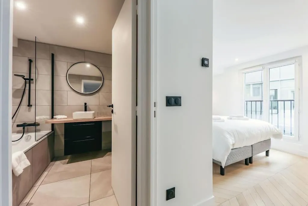Apartment Urban Retreat Brand-New Duplex 2-Bedroom Paris France
