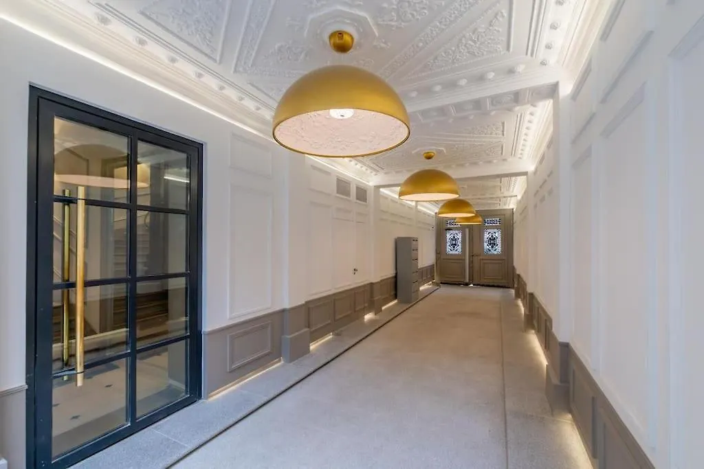 Urban Retreat Brand-New Duplex 2-Bedroom Paris