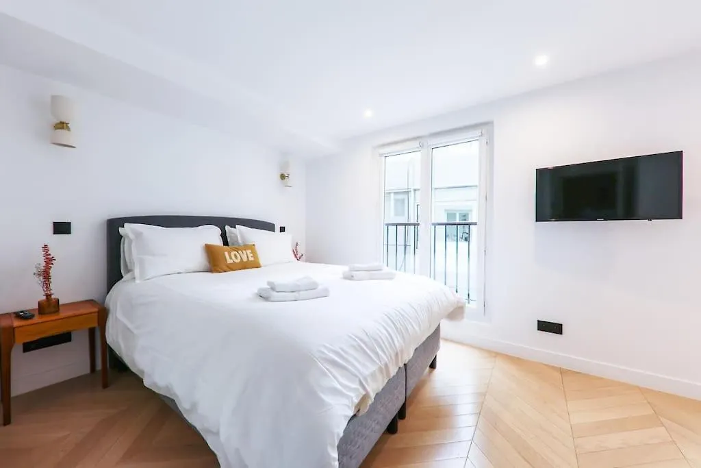 Urban Retreat Brand-New Duplex 2-Bedroom Paris 0*,  France