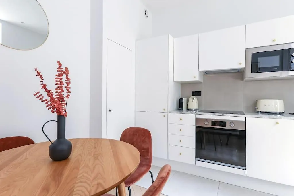 פריז Urban Retreat Brand-New Duplex 2-Bedroom דירה