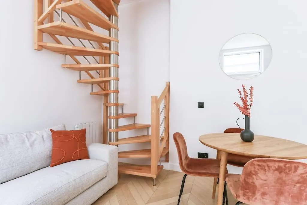 Apartment Urban Retreat Brand-New Duplex 2-Bedroom Paris